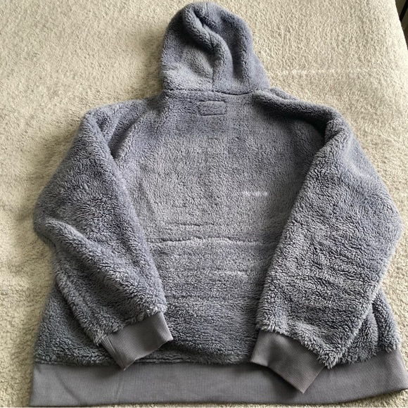 Aero Women’s Teddy Sweater Size Large - Picture 2 of 4